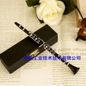 Статуэтка Модель кларнета с подставкой в кейсе. Размер 8 см. Ручная работа.