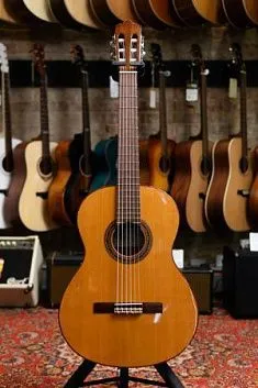 Perez 630 Cedar Гитара классическая Б/У.